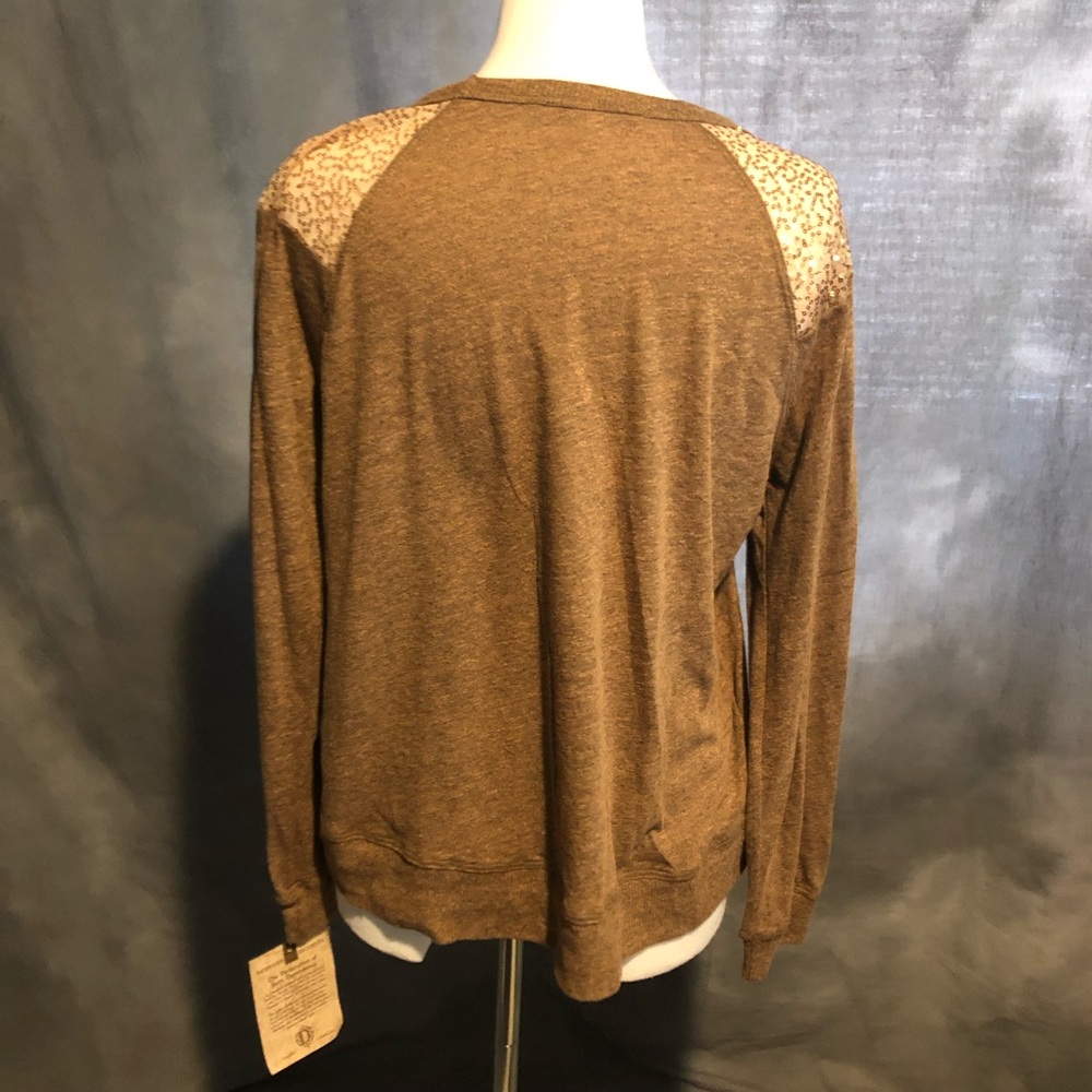 🌟 Top - Picture 3 of 5